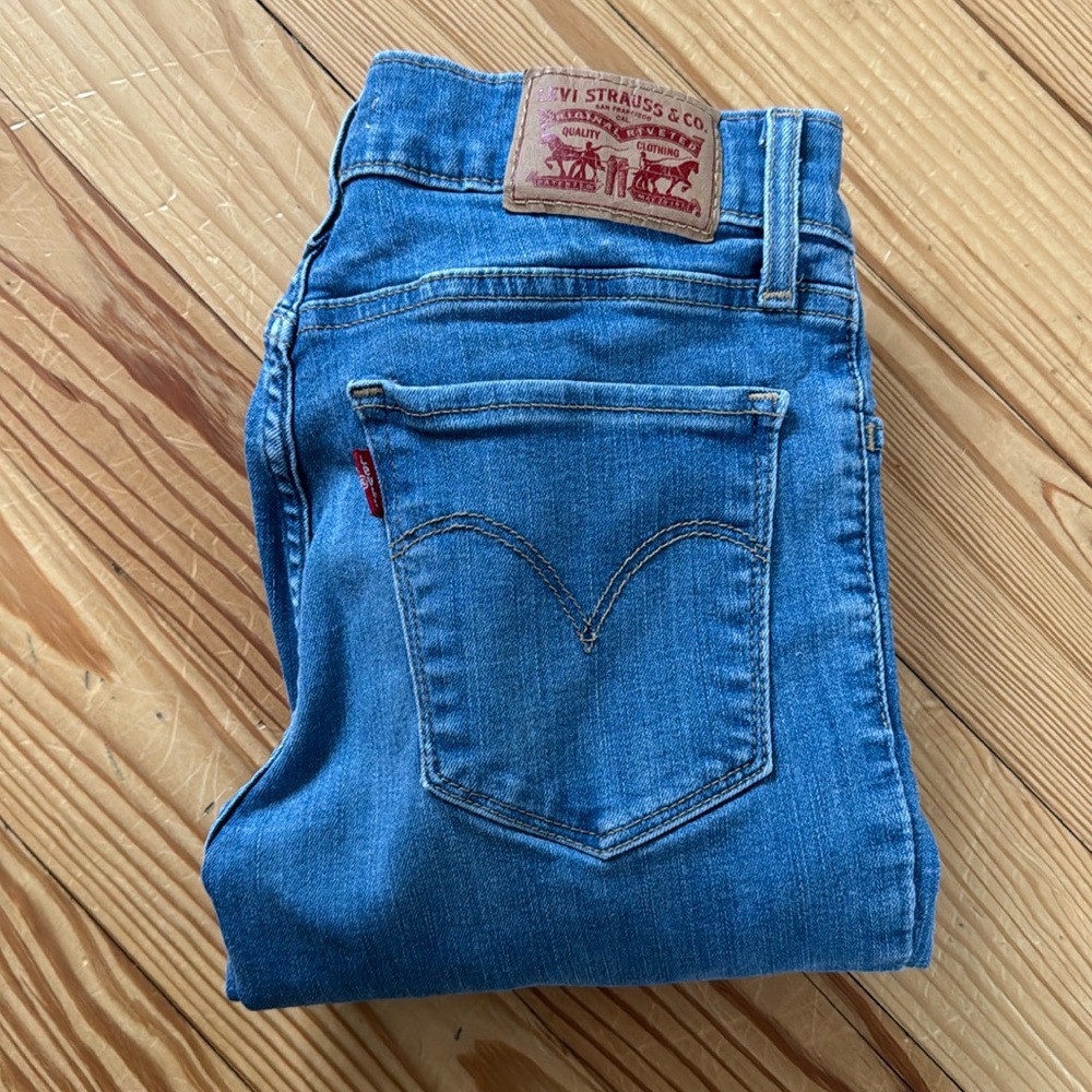 710 Levi’s supper skinny jeans 25